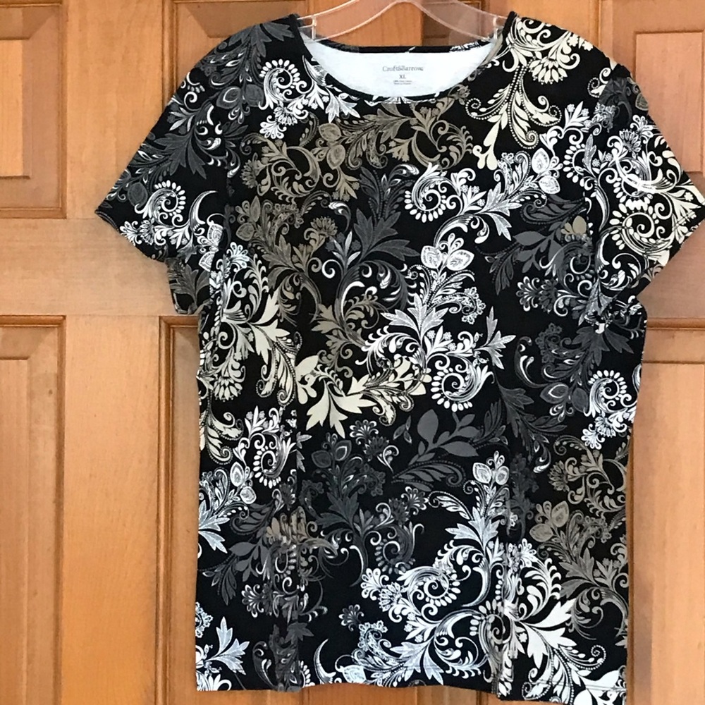 Croft&Barrow black/grey/white designed t-shirt